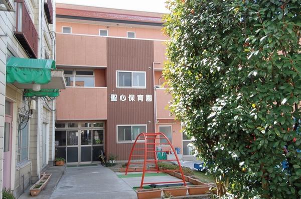 kindergarten ・ Nursery. Sacred Heart 453m to nursery school