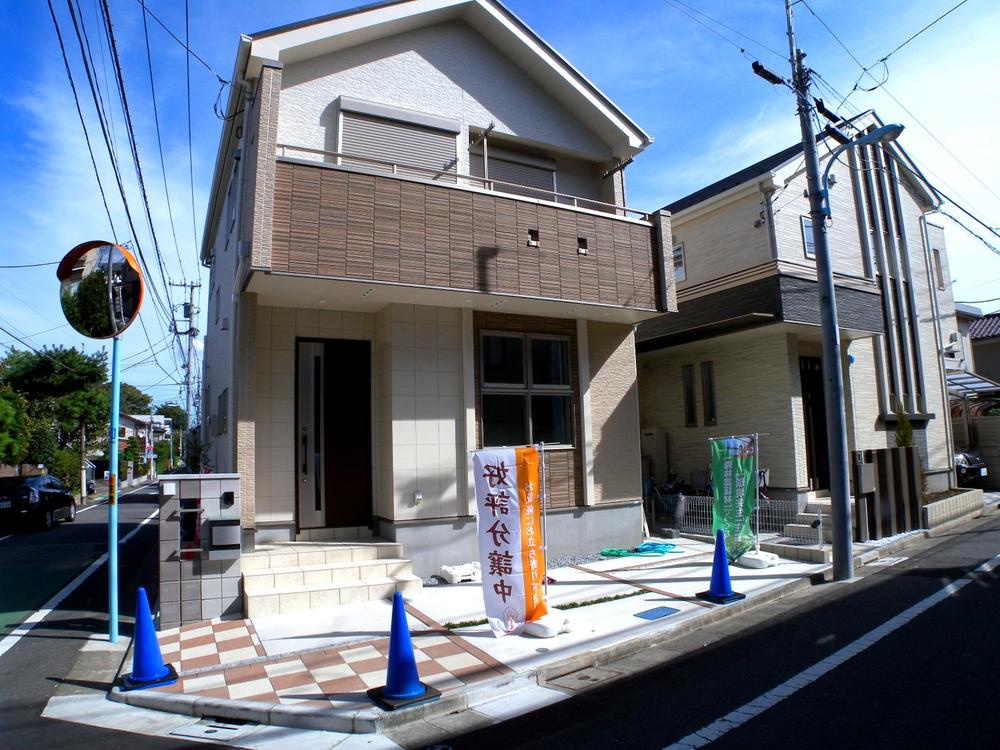 Local appearance photo. Local (11 May 2013) Shooting