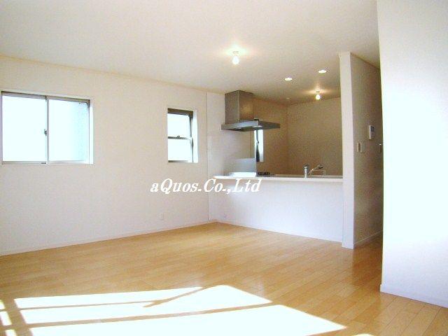 Same specifications photos (living). Same specifications