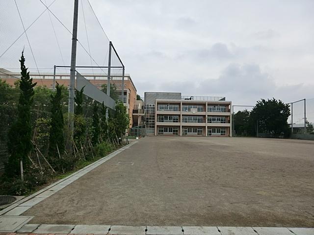 Primary school. 680m to Suginami Ward Ogikubo Elementary School