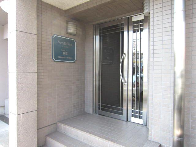 Entrance. Common areas