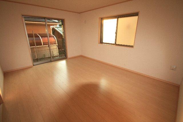 Same specifications photos (living)