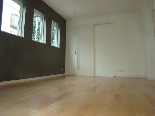 Living. Local (10 May 2013) Shooting