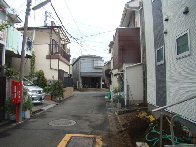 Local photos, including front road. Local (10 May 2013) Shooting