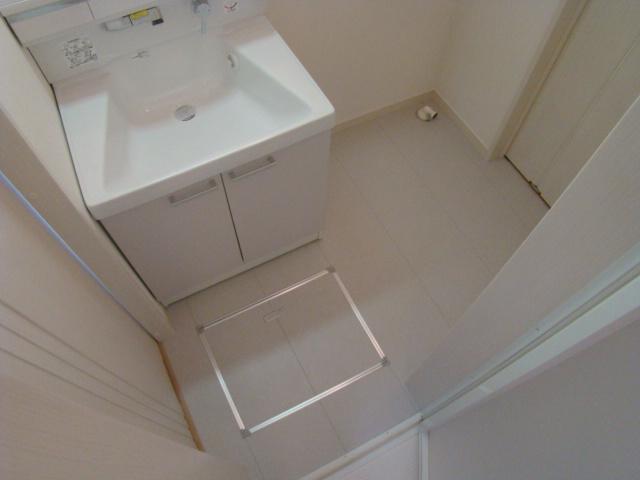 Wash basin, toilet. Indoor (10 May 2013) Shooting