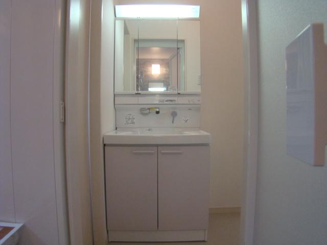 Wash basin, toilet. Indoor (10 May 2013) Shooting