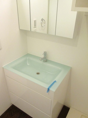 Washroom. Wash basin