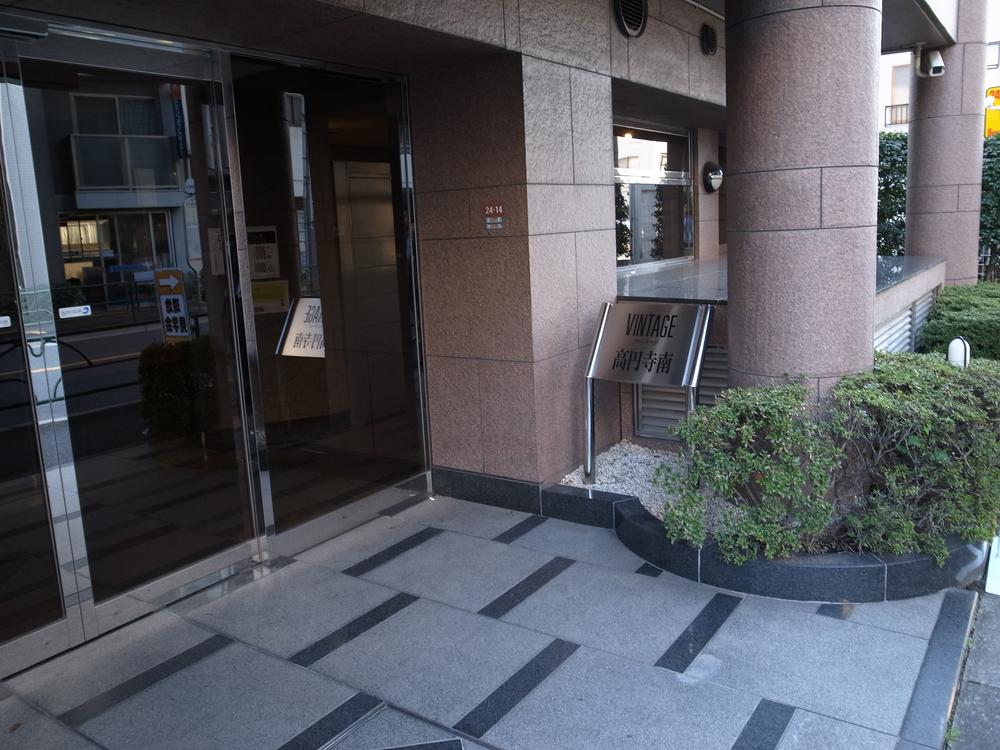 Entrance. Common areas