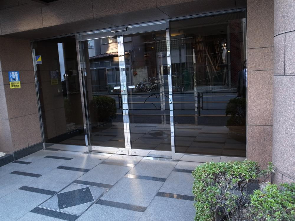 Entrance. Common areas