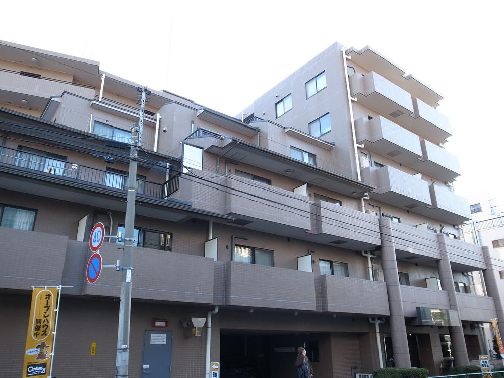 Local appearance photo. Local (10 May 2013) Shooting