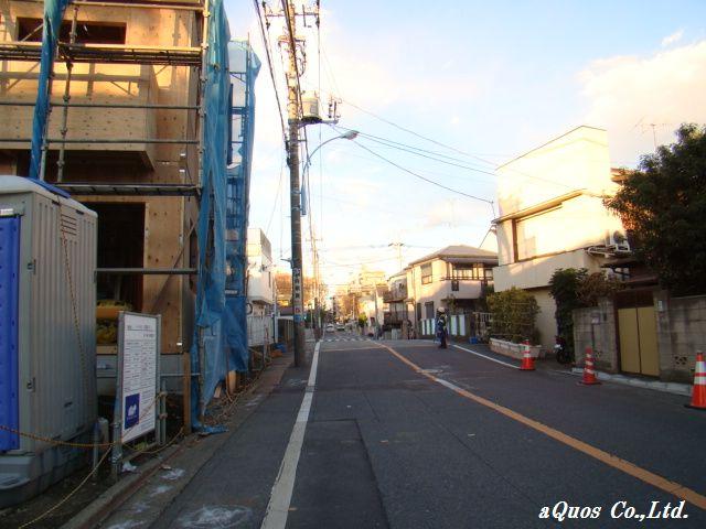 Local photos, including front road. Local (12 May 2013) Shooting