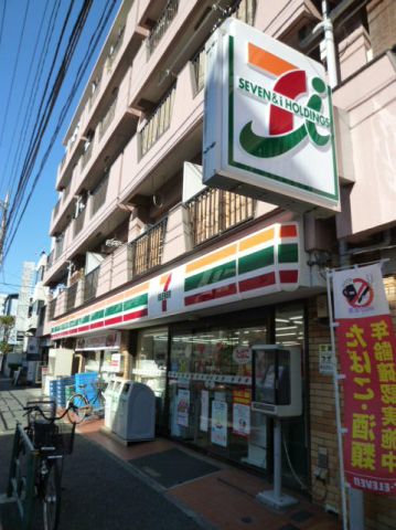 Convenience store. 290m to Seven-Eleven (convenience store)
