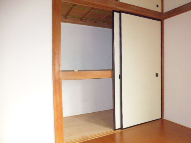 Receipt. Large storage with depth