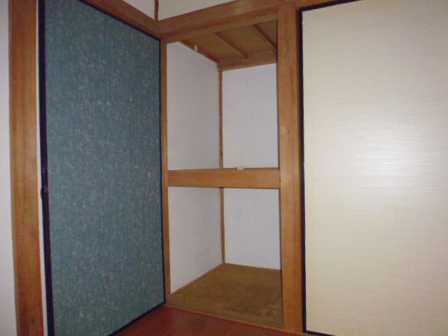 Receipt. There is housed in both 2 room