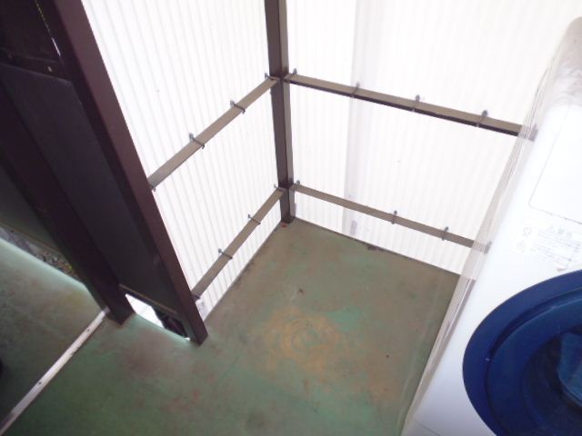 Other room space. It comes with a roof in the washing machine Storage