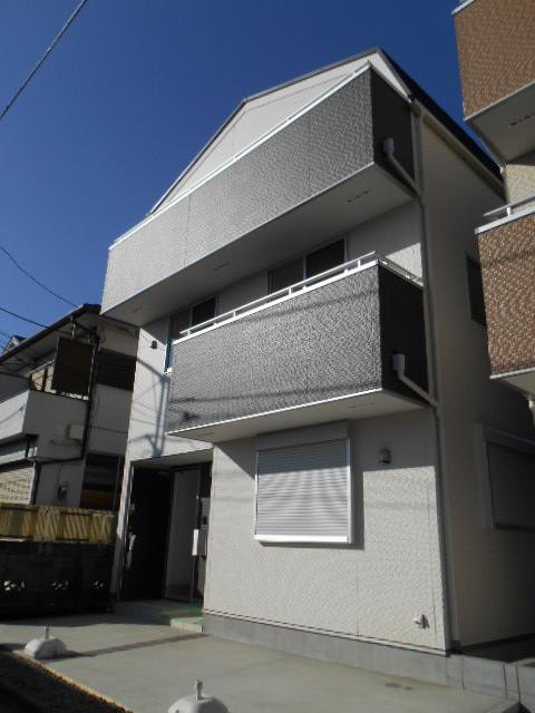 Local appearance photo. Local (12 May 2013) Shooting