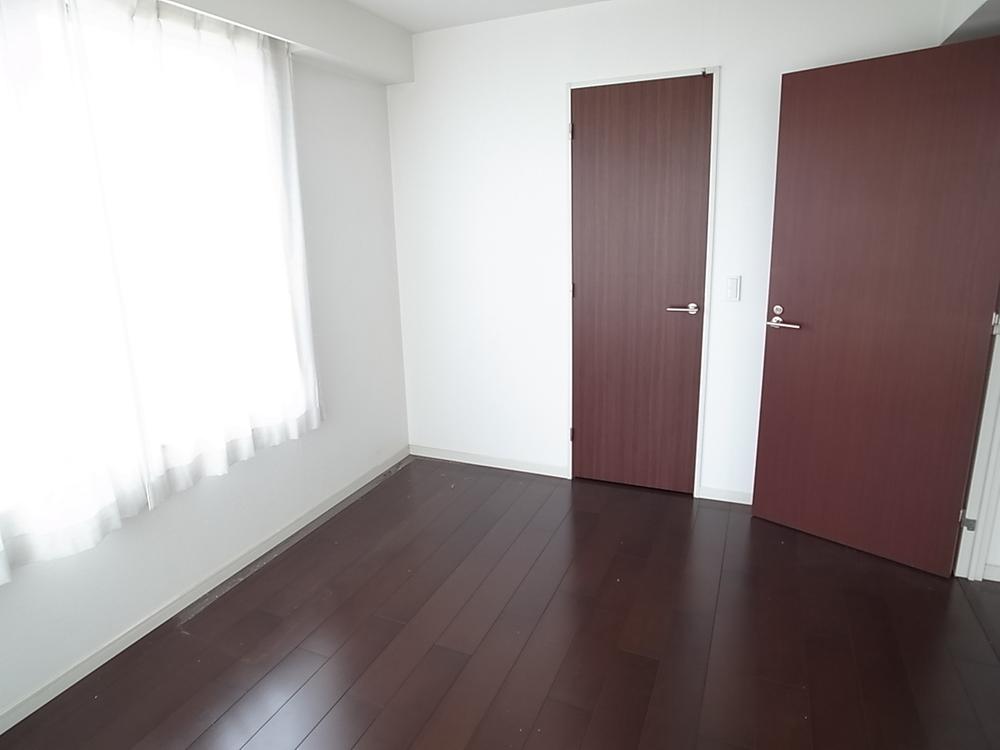 Non-living room. Indoor (12 May 2013) Shooting