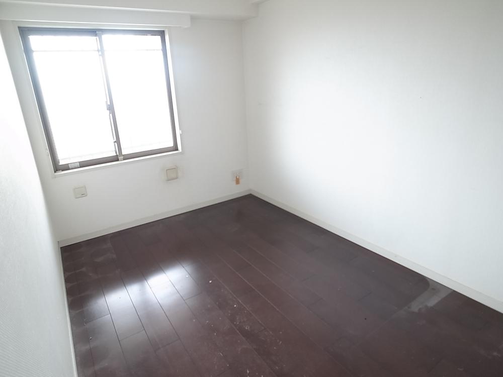 Non-living room. Indoor (12 May 2013) Shooting