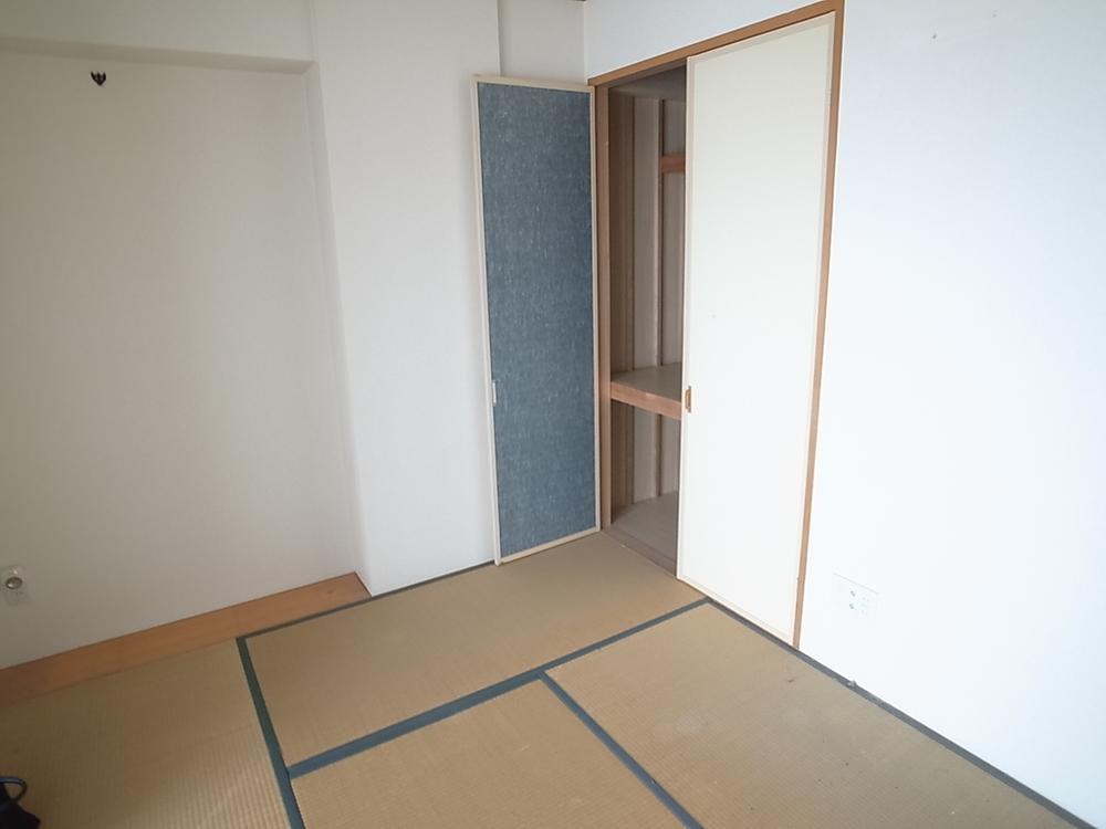 Non-living room. Indoor (12 May 2013) Shooting