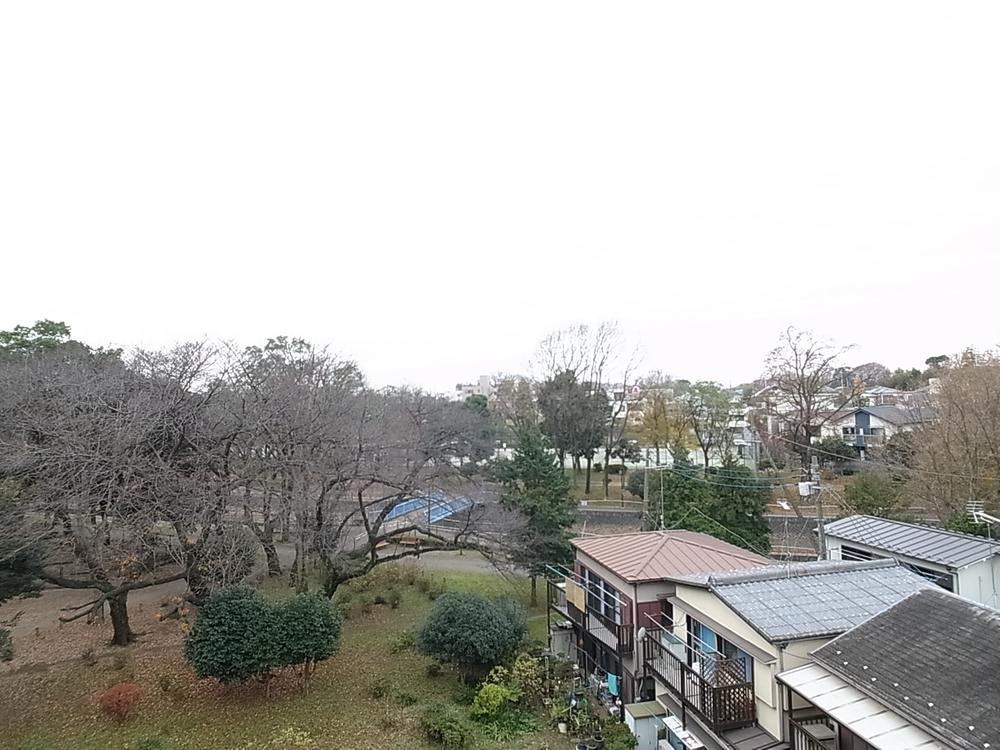 View photos from the dwelling unit. View from the balcony (December 2013) Shooting