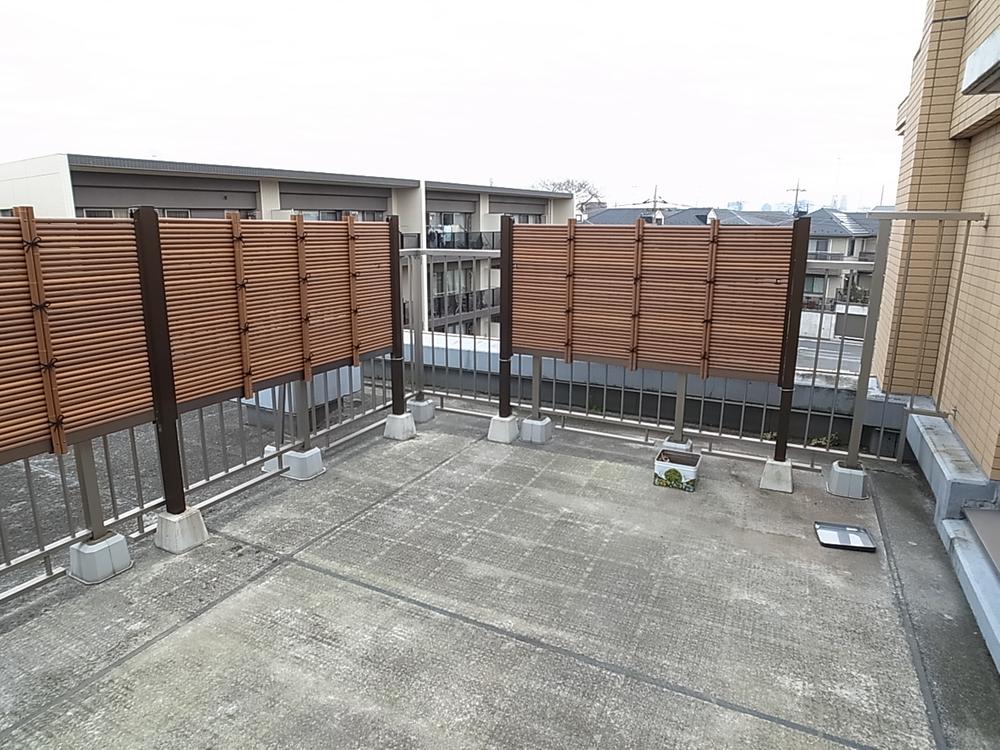 Balcony. Roof balcony 29 sq m (monthly fee 1300 yen)