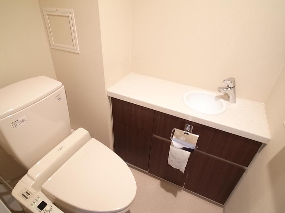 Toilet. Indoor (12 May 2013) Shooting