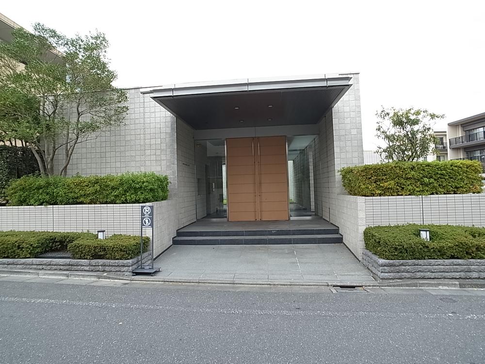 Entrance. Common areas