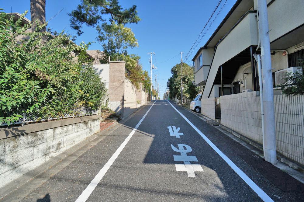 Local photos, including front road. Is a front road of the inclination of took spacious 5.95m. Car loading and unloading is also a breeze. 