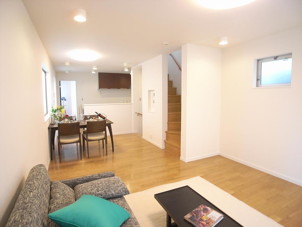 Same specifications photos (living). living Example of construction