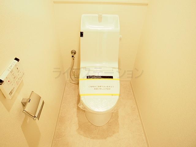 Toilet. Local (January 6, 2014) Shooting