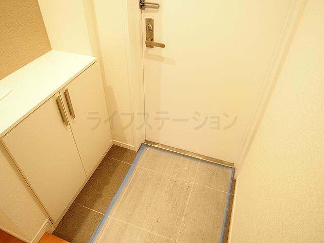 Entrance. Local (January 6, 2014) Shooting