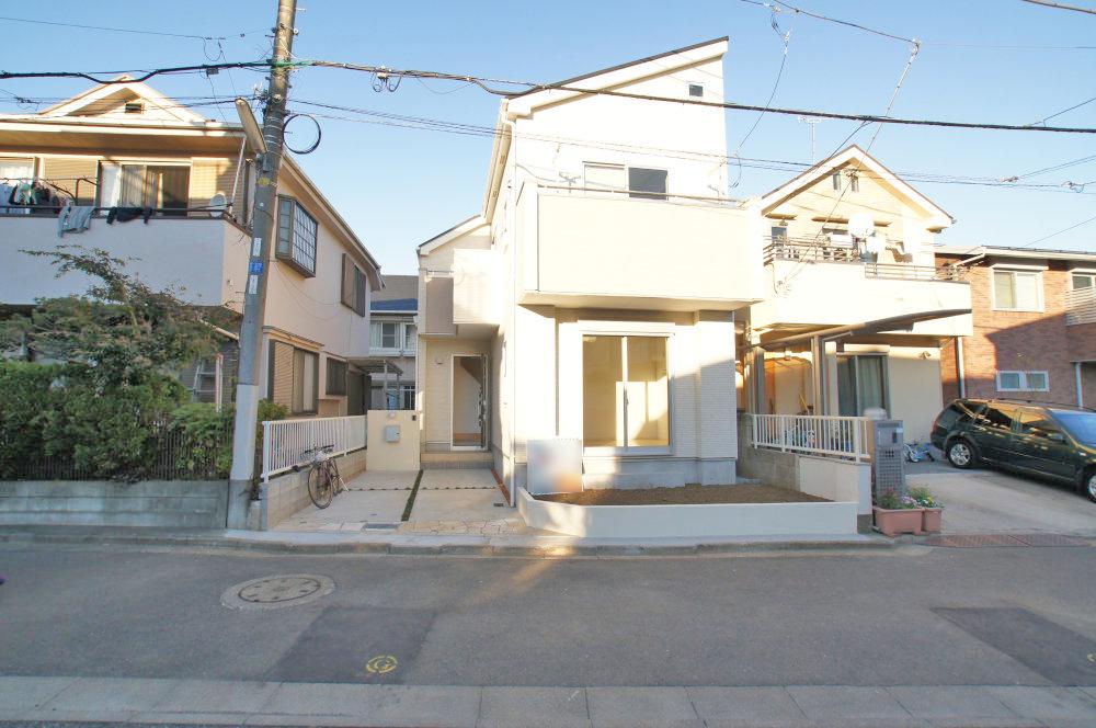 Local appearance photo. Newly built single-family Suginami Hon'amanuma 2-chome. Limited Building 1. So it was completed, You can preview any time. South road shaping land. Day is good. Walk-in is with a closet in 4LDK.