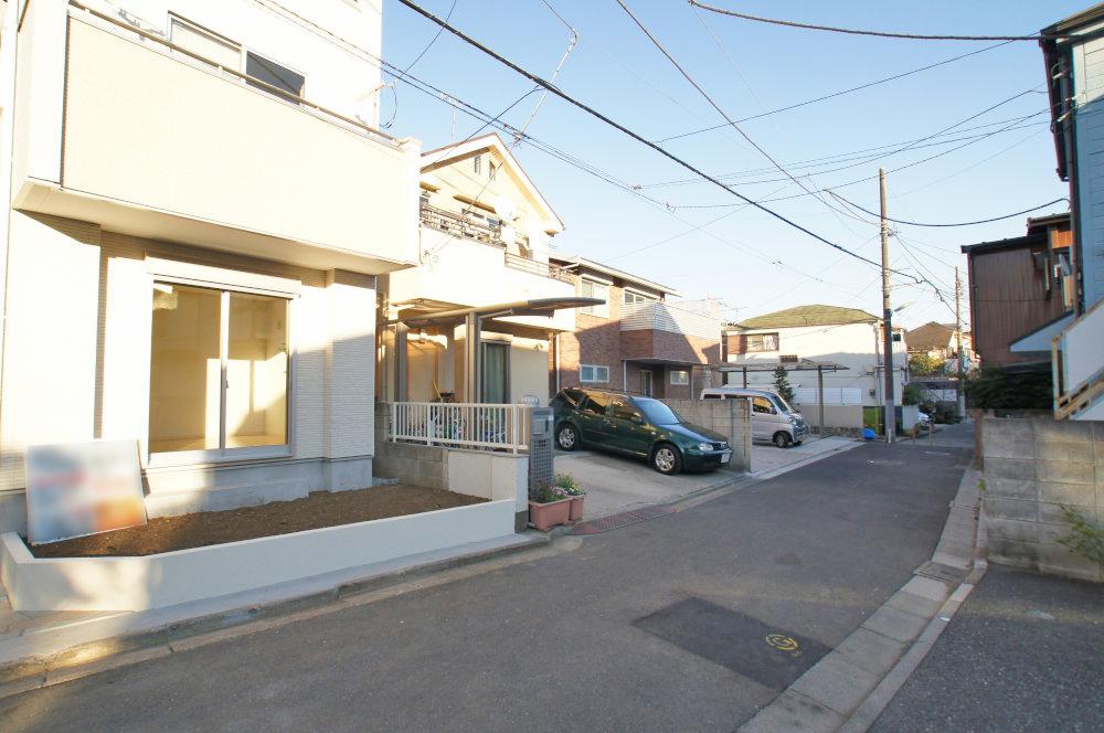 Local photos, including front road. Surrounding environment, It will be in a green quiet residential area