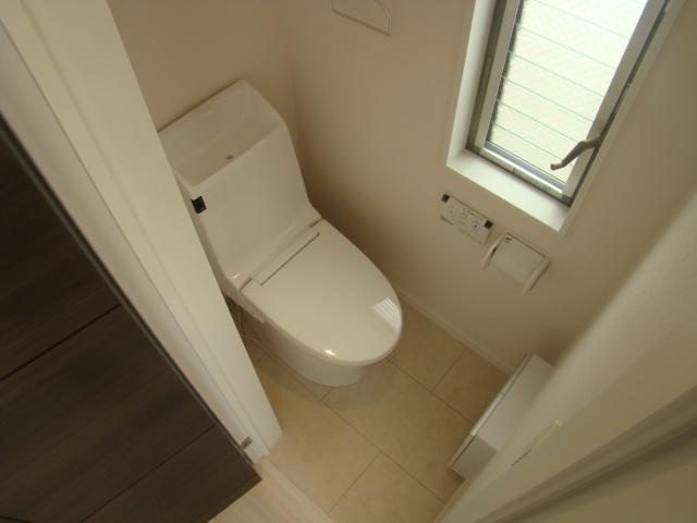 Toilet. Indoor (11 May 2013) Shooting