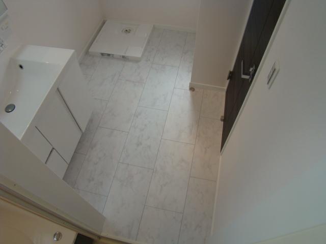 Wash basin, toilet. Indoor (11 May 2013) Shooting