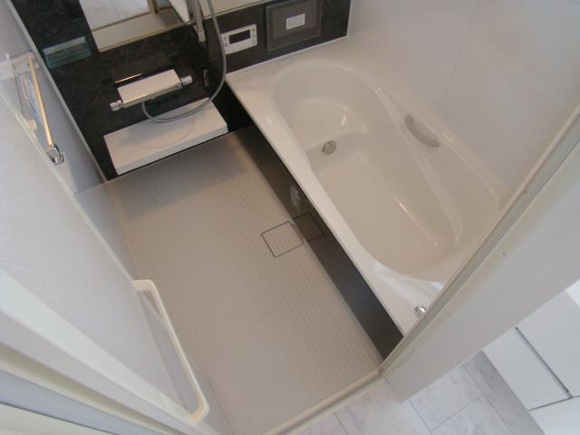 Bathroom. Indoor (11 May 2013) Shooting