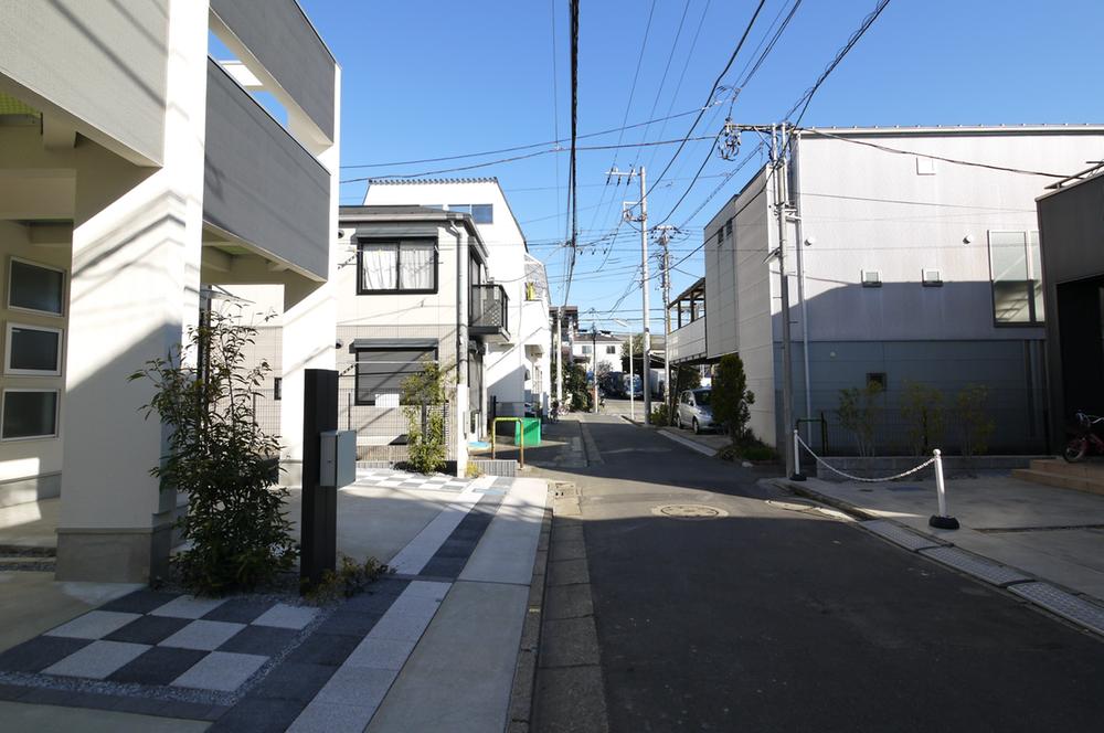 Local photos, including front road. Local (11 May 2013) Shooting