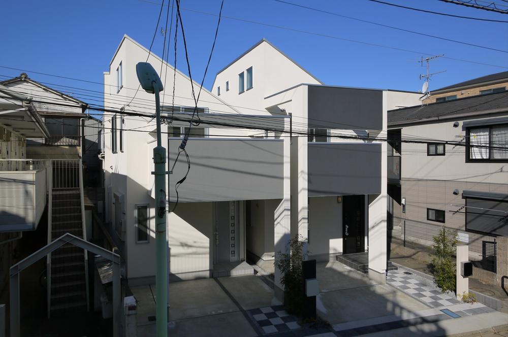 Local appearance photo. Local (12 May 2013) Shooting