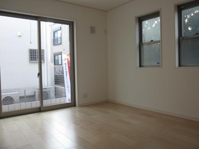 Non-living room. Indoor (12 May 2013) Shooting