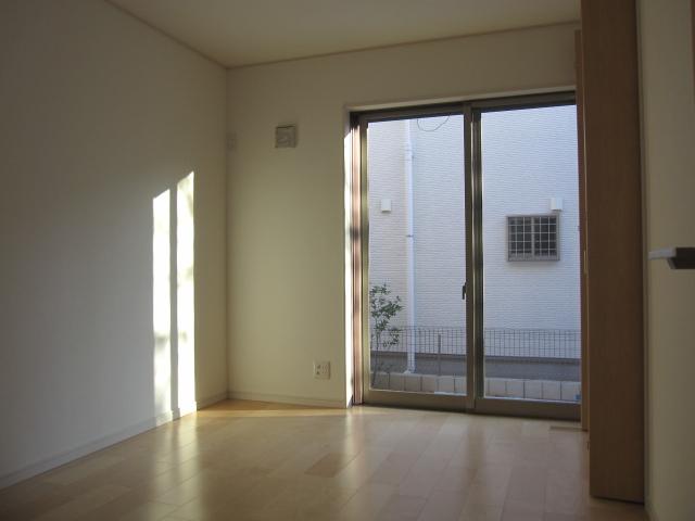 Non-living room. Indoor (12 May 2013) Shooting