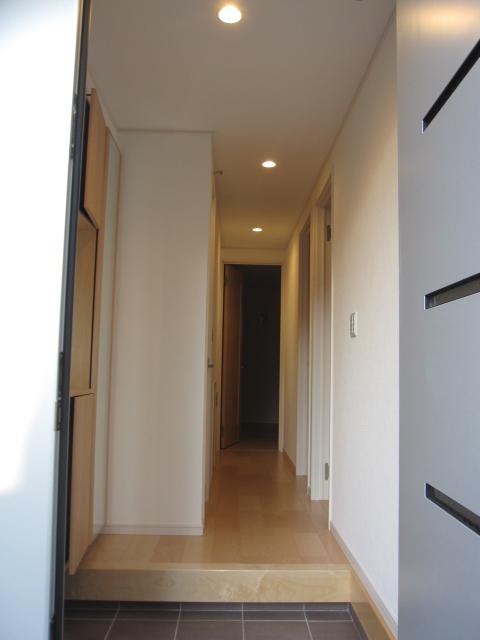 Entrance. Local (12 May 2013) Shooting