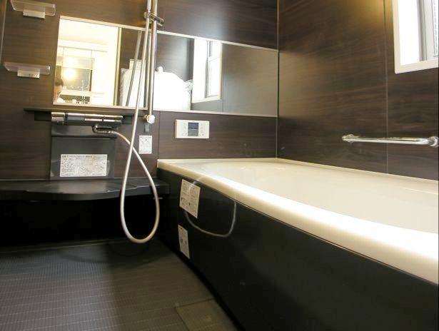 Bathroom. - Chic Bathroom -