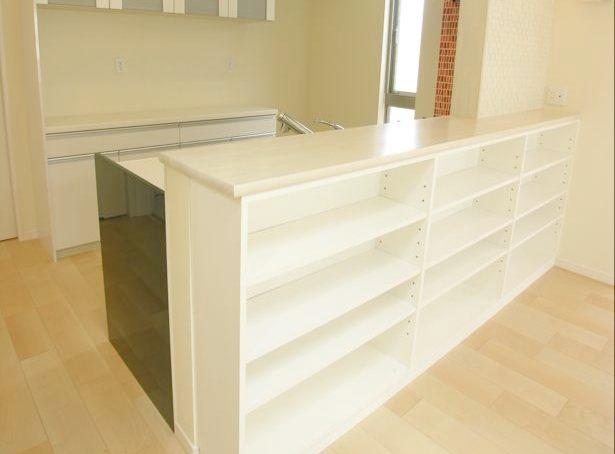 Kitchen. - On the front of the kitchen there is enhancement of storage space -
