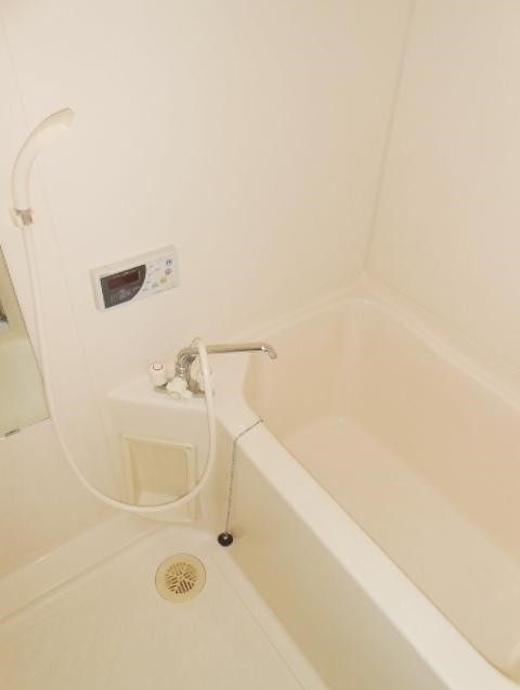 Bath.  ☆  ☆ A clean bathtub ☆  ☆ 