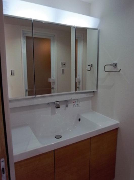 Wash basin, toilet