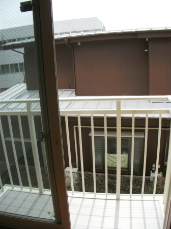 Balcony. Good is per yang!