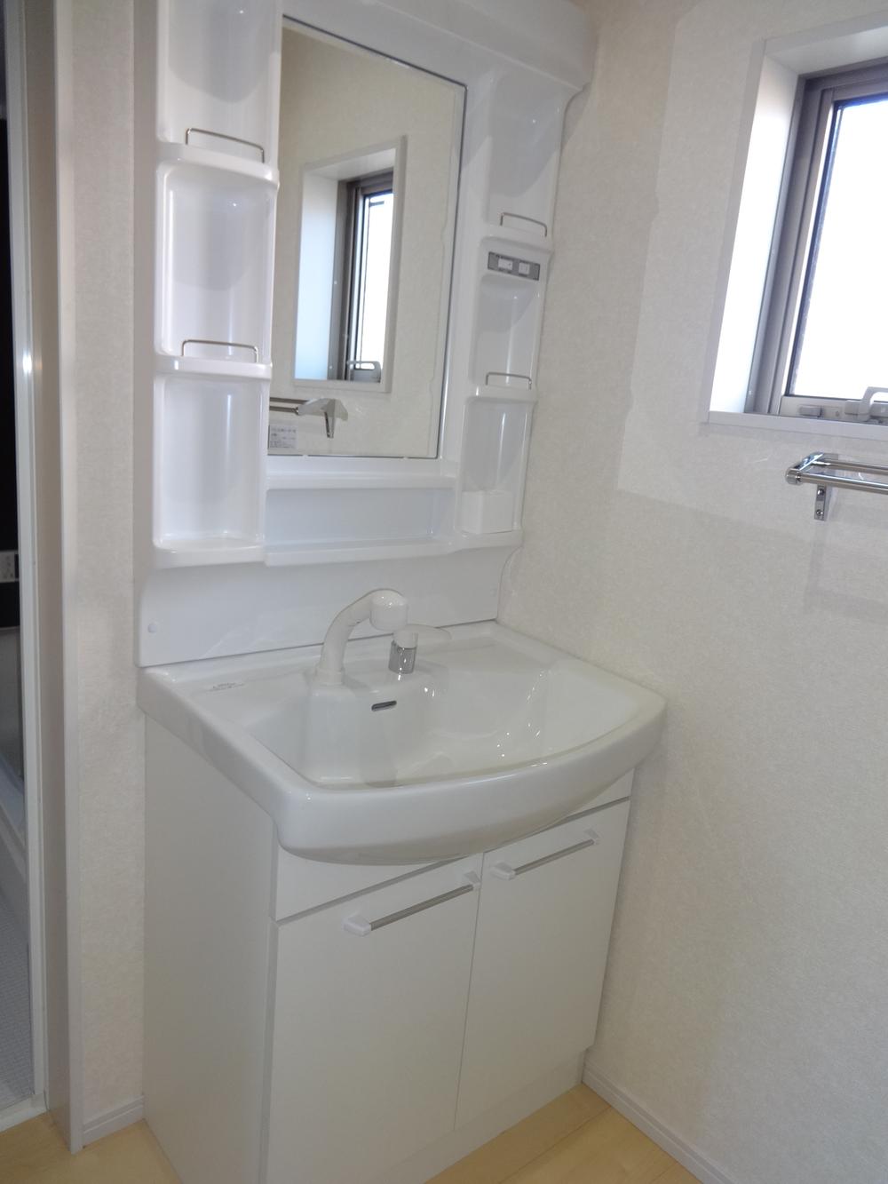 Wash basin, toilet. Indoor (12 May 2013) Shooting