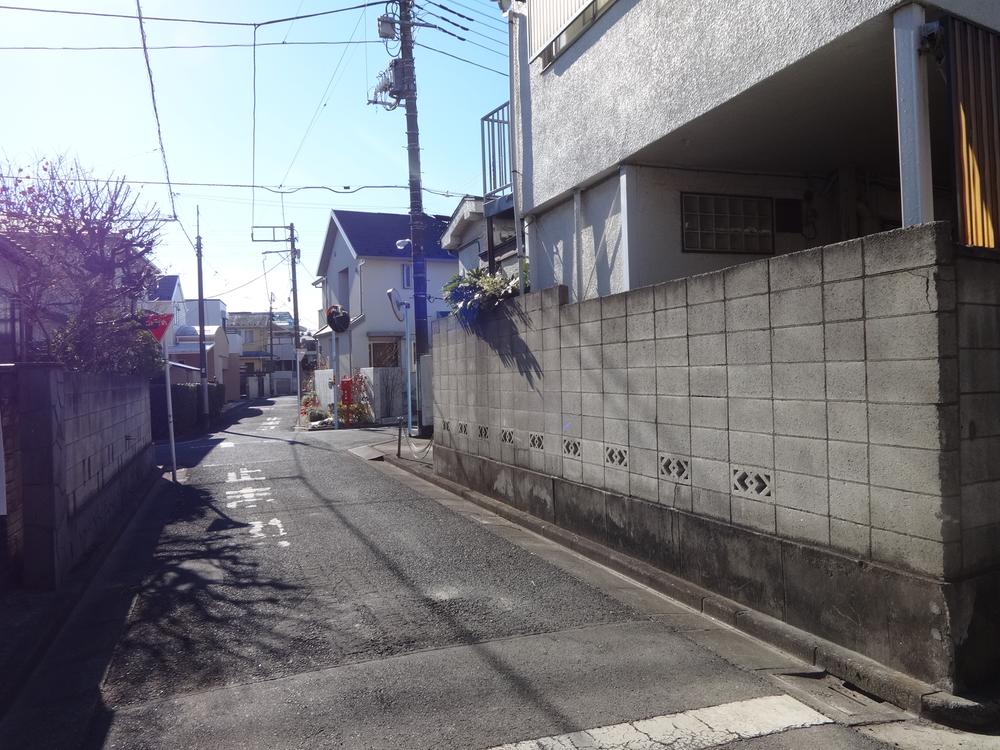 Local photos, including front road. Local (12 May 2013) Shooting