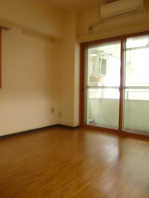 Living and room. South ・ Western-style about 6.5 Pledge of west opening