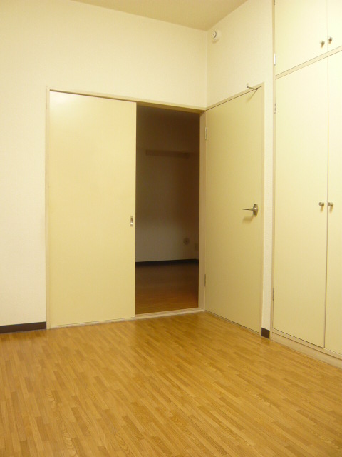 Living and room. View 6.5 Pledge of Western-style from 5.5 Pledge of Western-style